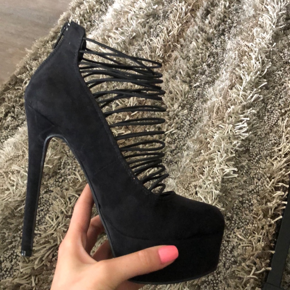 SUEDE BLACK PLATFORM PUMPS